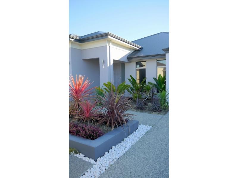 5 Berlin Drive, Hocking WA 6065