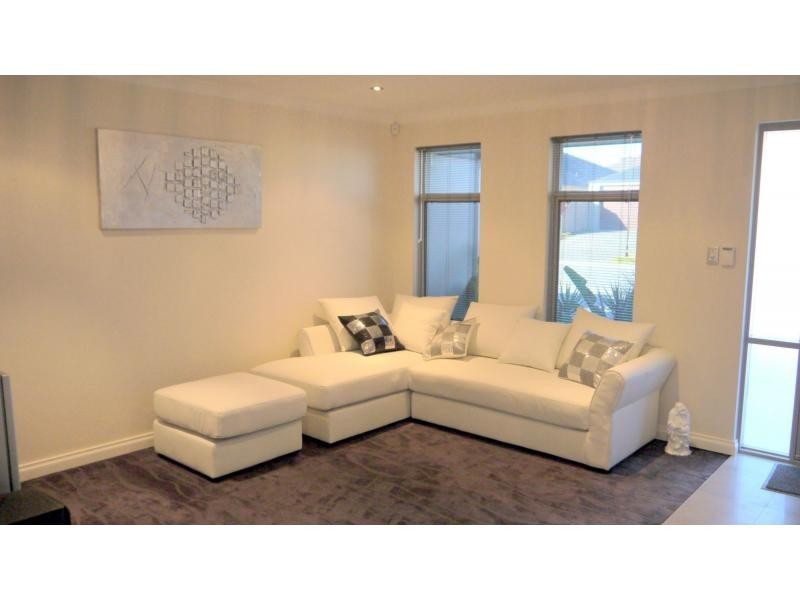 5 Berlin Drive, Hocking WA 6065