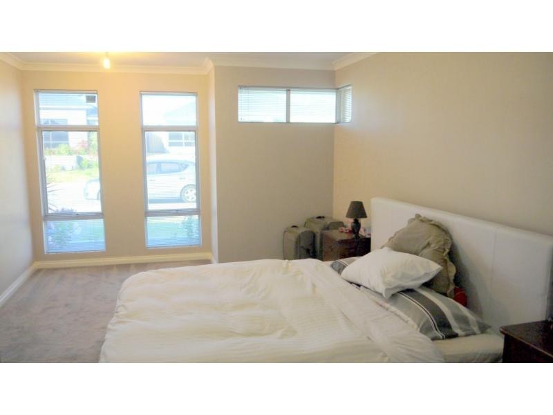 5 Berlin Drive, Hocking WA 6065