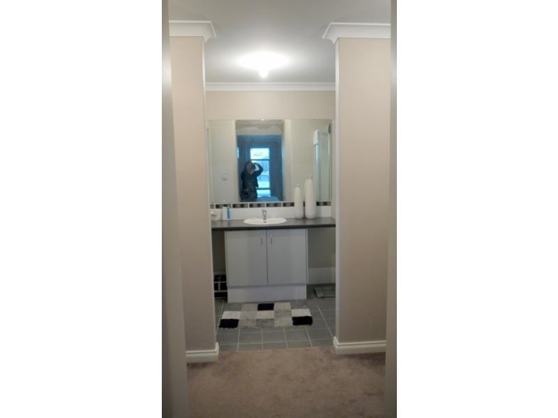 5 Berlin Drive, Hocking WA 6065