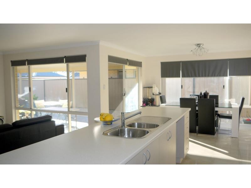 5 Berlin Drive, Hocking WA 6065