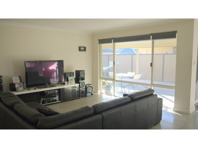 5 Berlin Drive, Hocking WA 6065