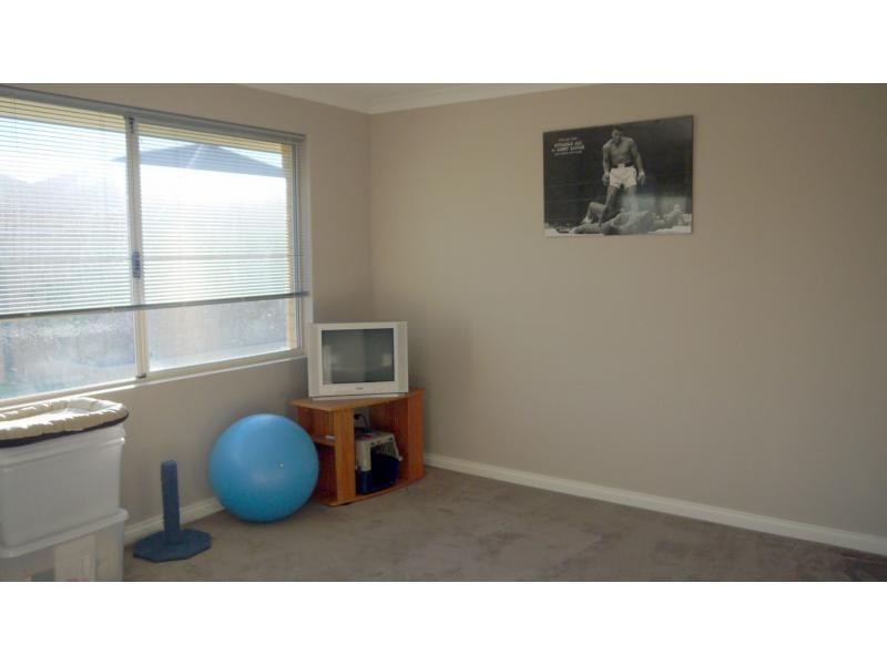 5 Berlin Drive, Hocking WA 6065