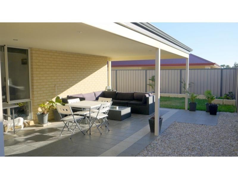 5 Berlin Drive, Hocking WA 6065