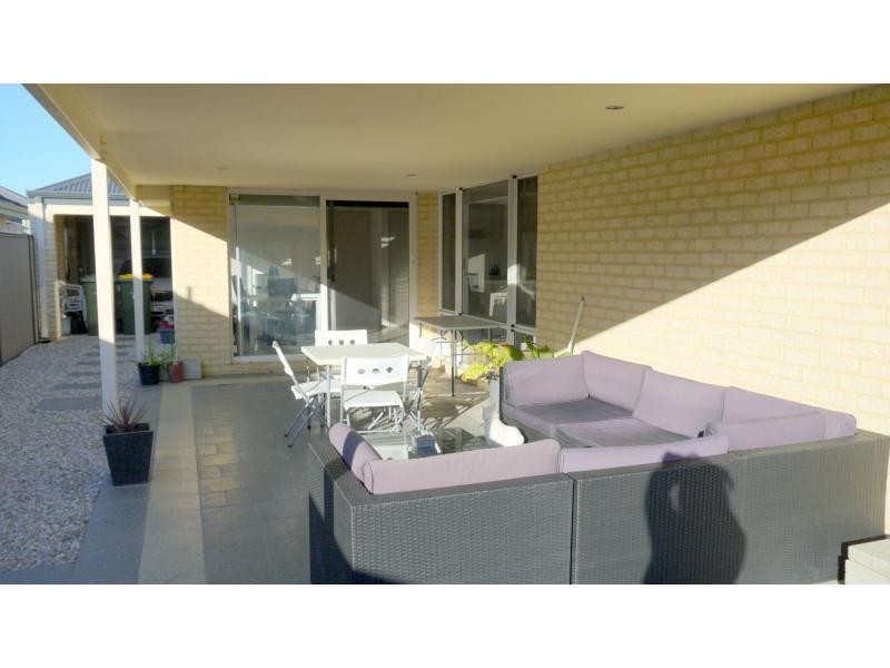 5 Berlin Drive, Hocking WA 6065