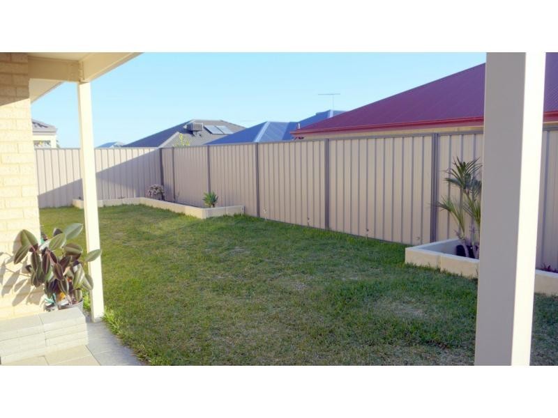 5 Berlin Drive, Hocking WA 6065