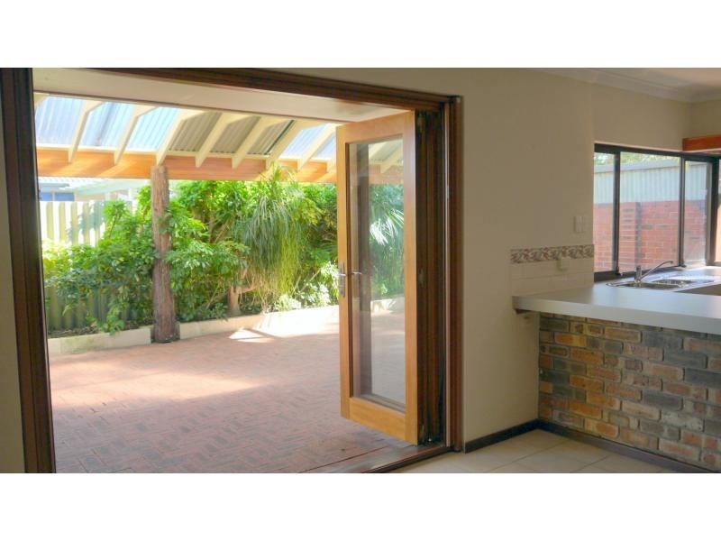 5 Cadogan Street, Kingsley WA 6026