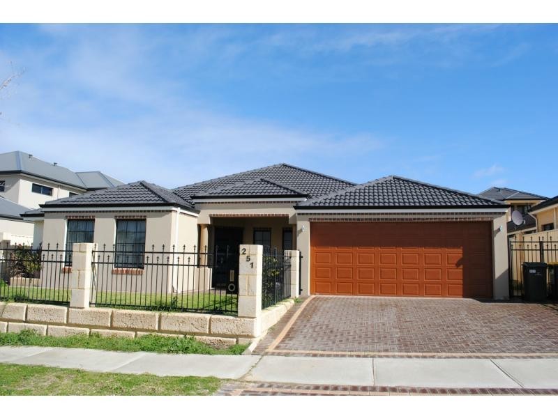 251 Santa Barbara Parade, Jindalee WA 6036