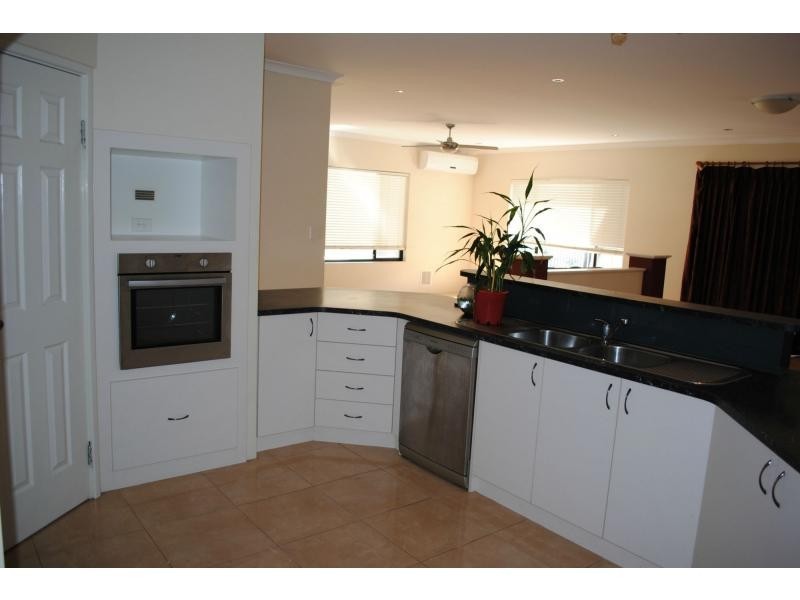 251 Santa Barbara Parade, Jindalee WA 6036