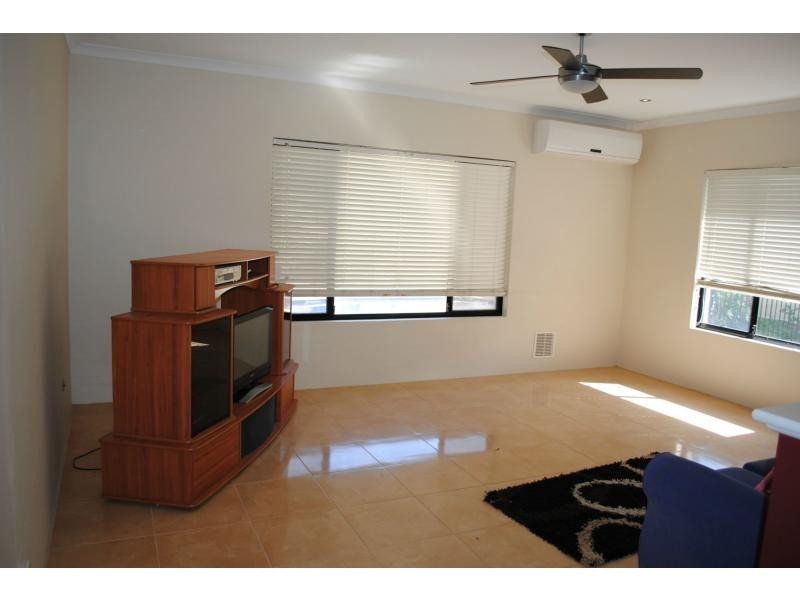 251 Santa Barbara Parade, Jindalee WA 6036