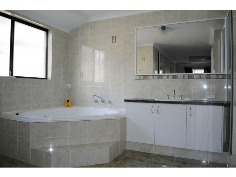 251 Santa Barbara Parade, Jindalee WA 6036