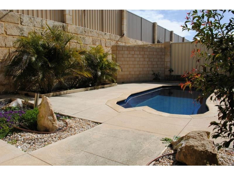 251 Santa Barbara Parade, Jindalee WA 6036