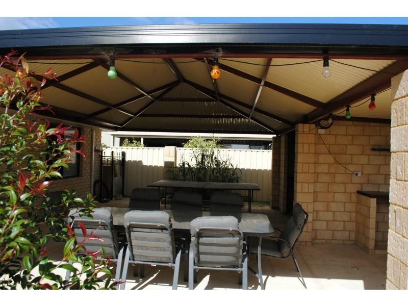 251 Santa Barbara Parade, Jindalee WA 6036