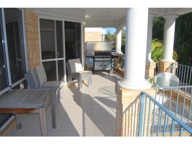 2/42 Ormsby Terrace, Mandurah WA 6210
