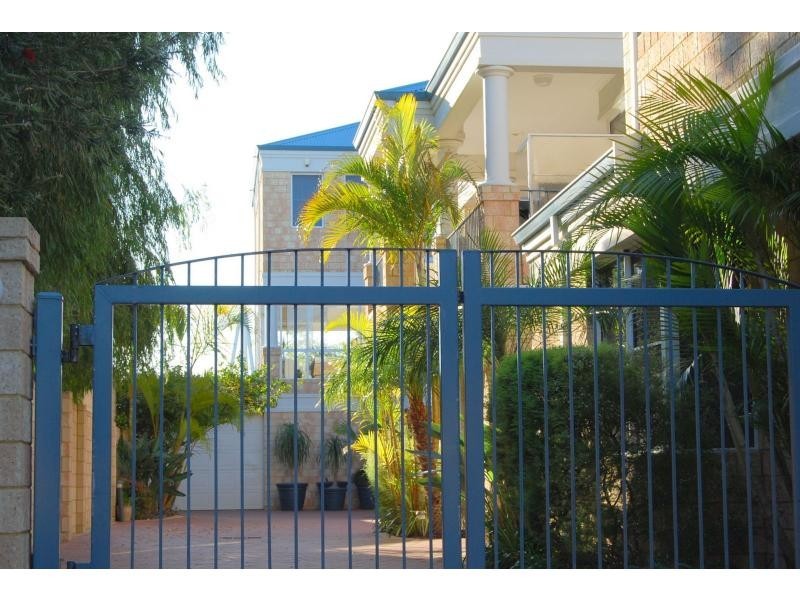 2/42 Ormsby Terrace, Mandurah WA 6210