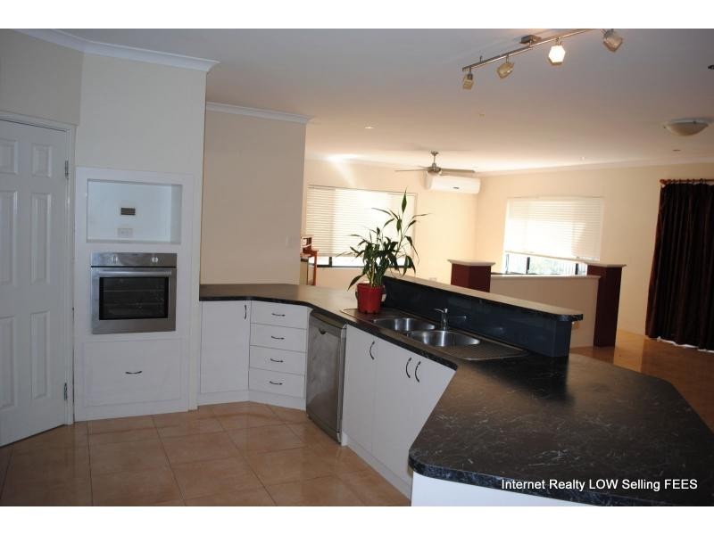 251 Santa Barbara Parade, Jindalee WA 6036