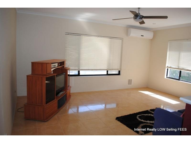 251 Santa Barbara Parade, Jindalee WA 6036