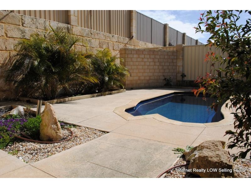 251 Santa Barbara Parade, Jindalee WA 6036