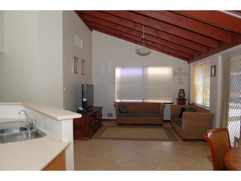 95 The Crest, Woodvale WA 6026