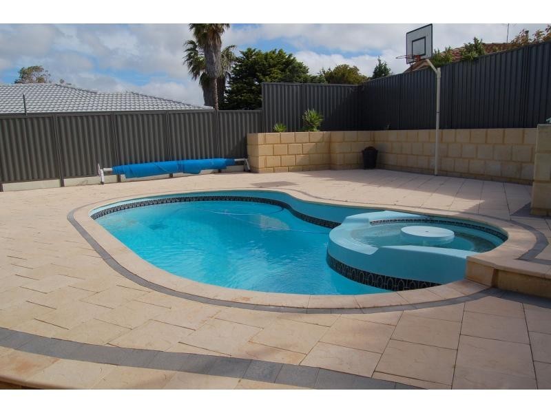 95 The Crest, Woodvale WA 6026