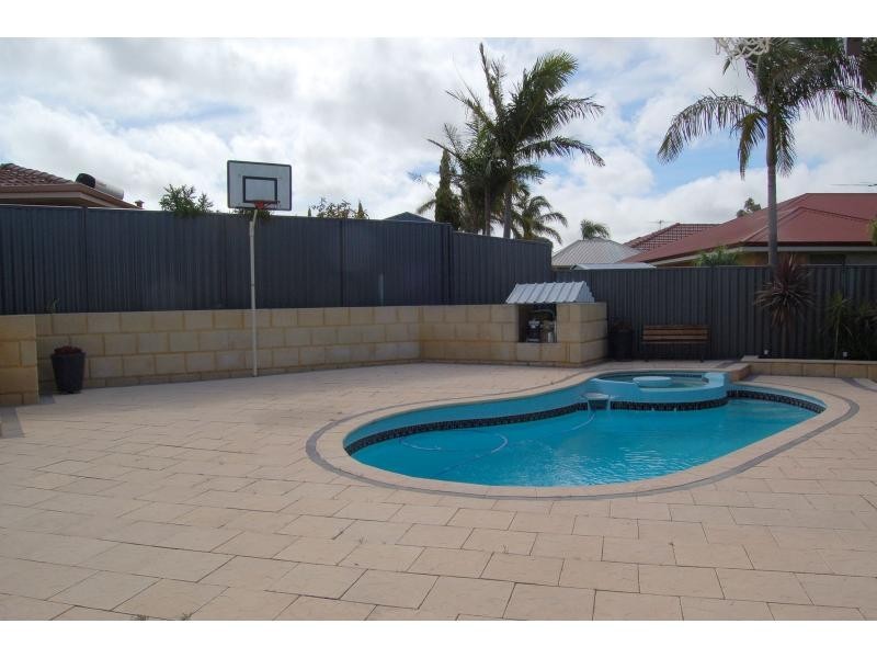 95 The Crest, Woodvale WA 6026