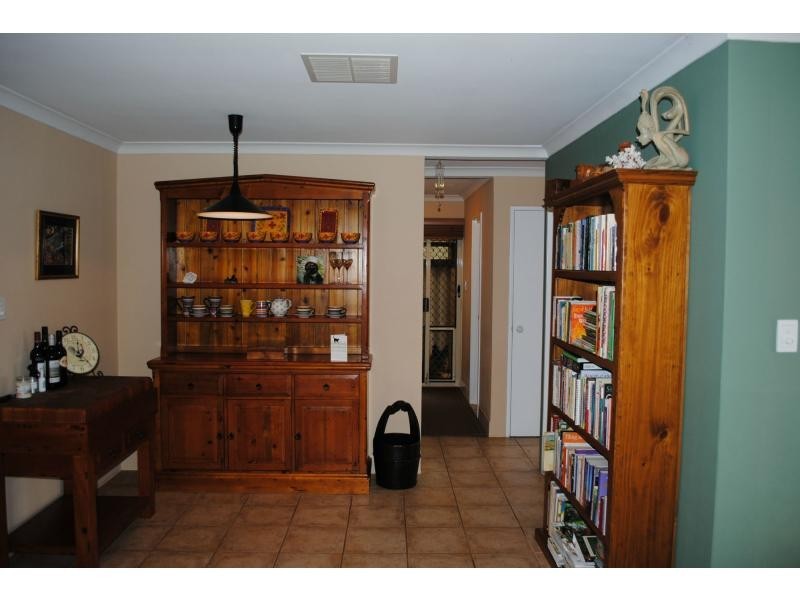 10 Saracen Way, Marangaroo WA 6064