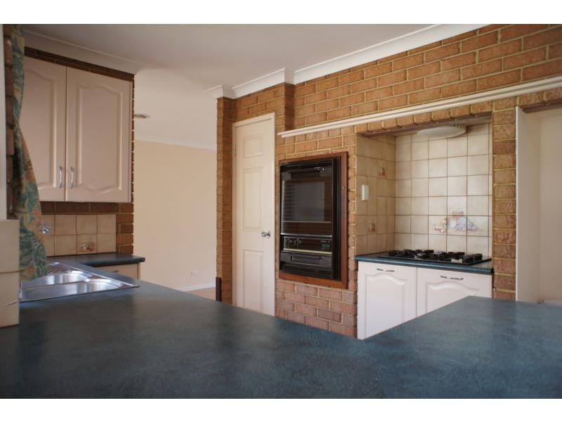 3 Hawk Court, High Wycombe WA 6057