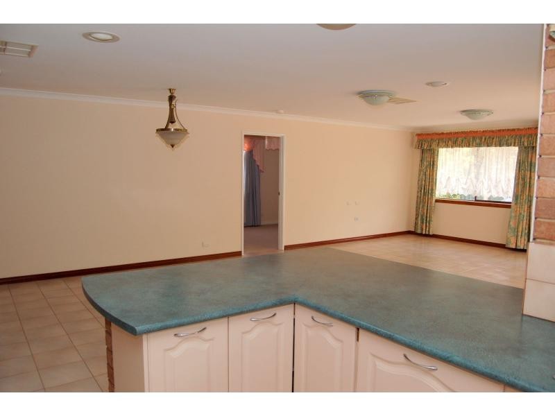 3 Hawk Court, High Wycombe WA 6057