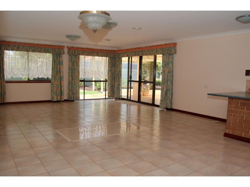 3 Hawk Court, High Wycombe WA 6057