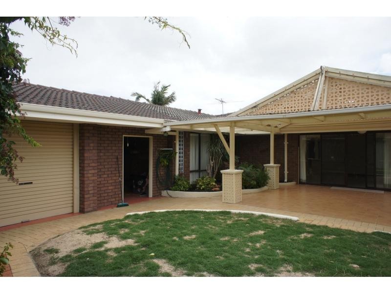 3 Hawk Court, High Wycombe WA 6057