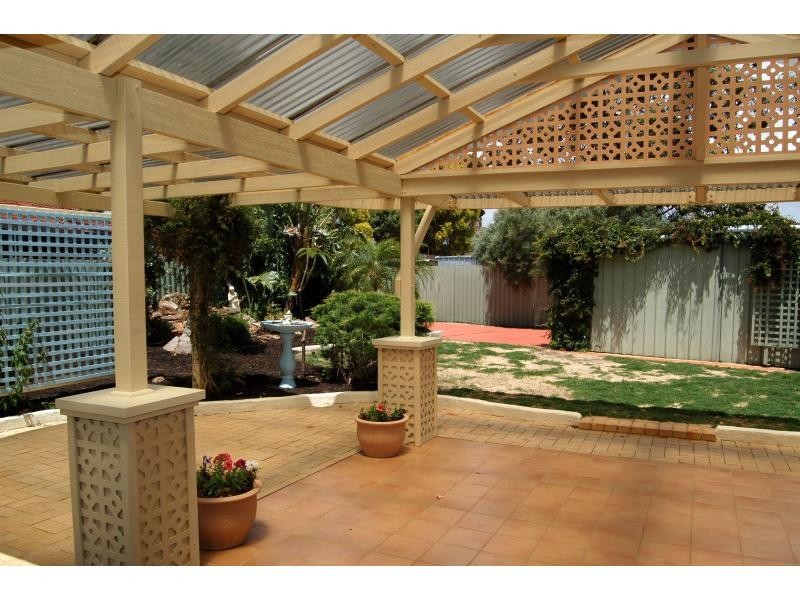 3 Hawk Court, High Wycombe WA 6057