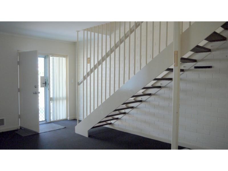 4/32 Pointer Way, Girrawheen WA 6064