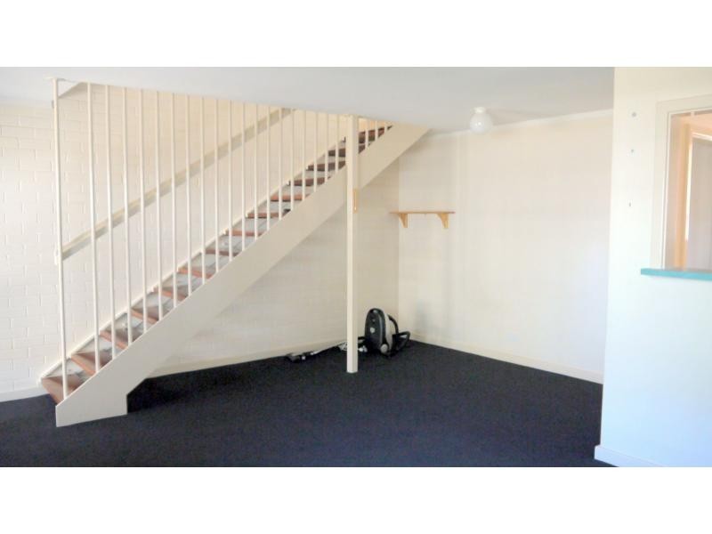 4/32 Pointer Way, Girrawheen WA 6064