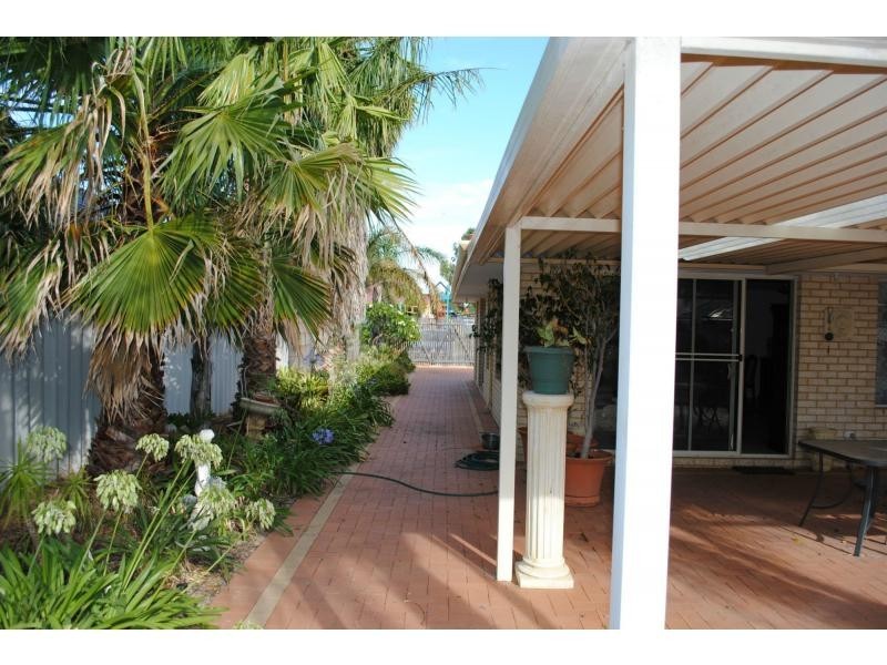 55 Houghton Drive, Carramar WA 6031