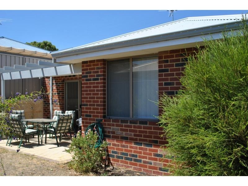 4 Viognier Link, Pearsall WA 6065