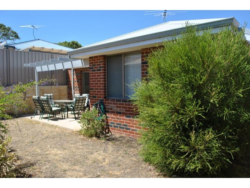 4 Viognier Link, Pearsall WA 6065