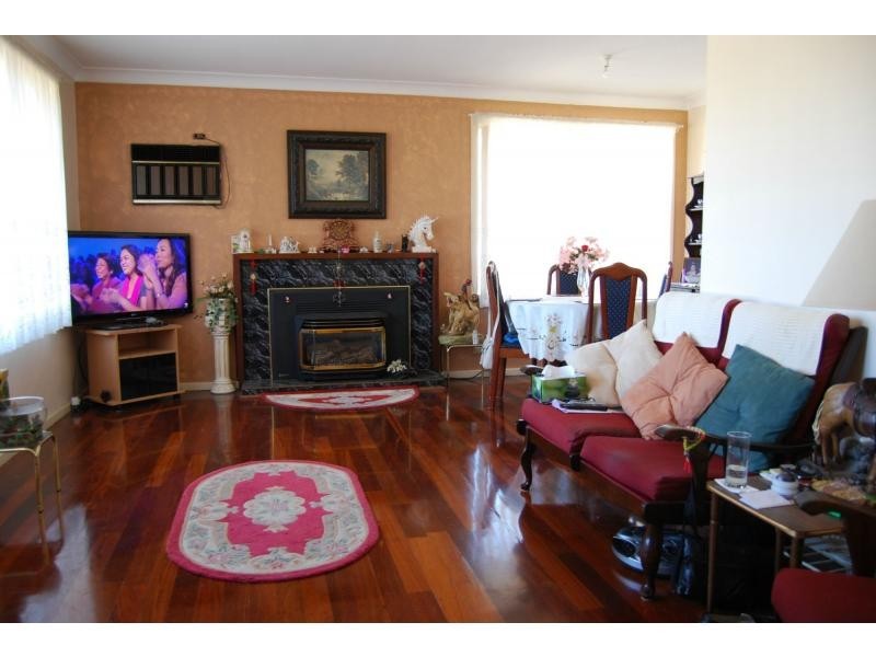 73 River Road, Kelmscott WA 6111