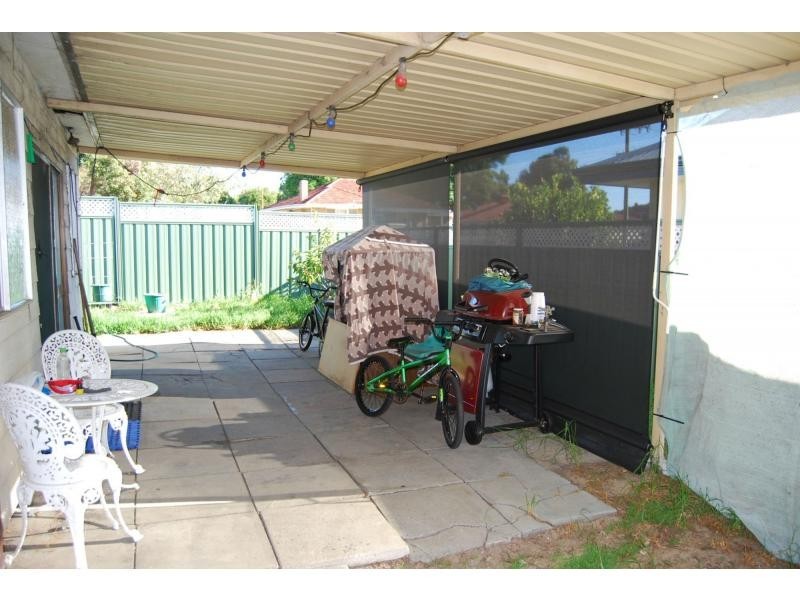 73 River Road, Kelmscott WA 6111