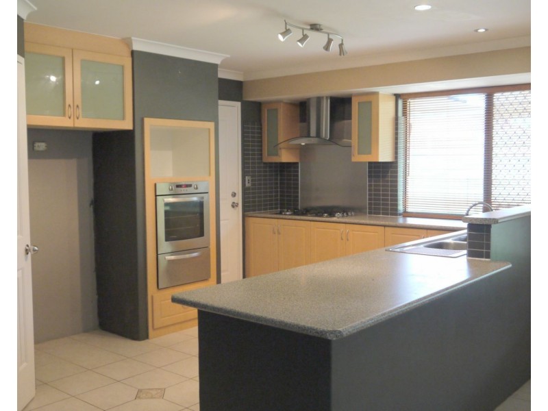 25 Denfield Rise, Carramar WA 6031