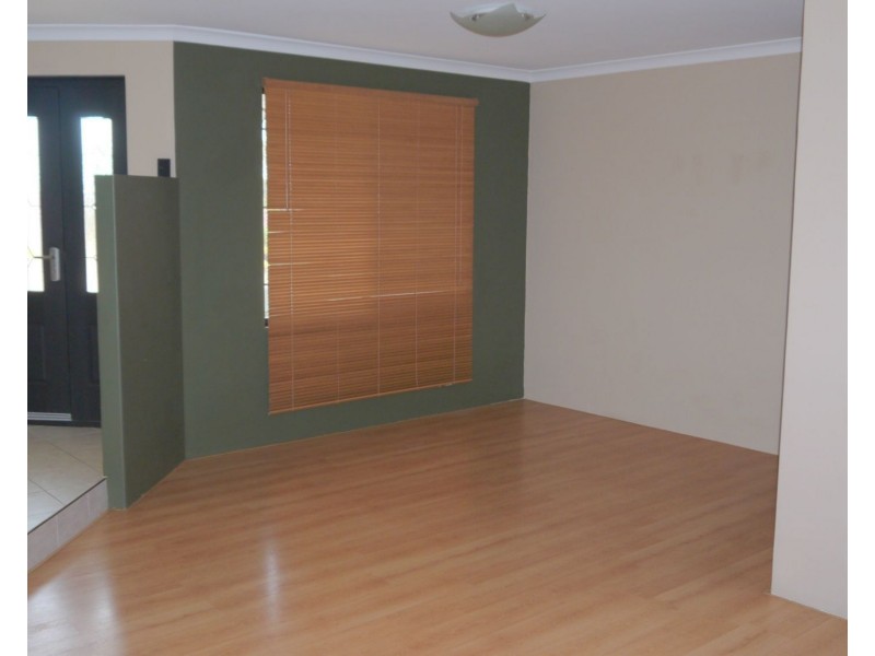 25 Denfield Rise, Carramar WA 6031