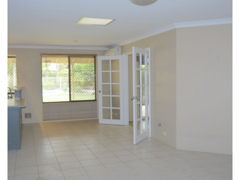 25 Denfield Rise, Carramar WA 6031