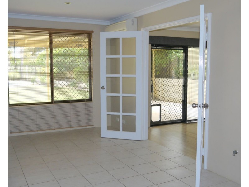 25 Denfield Rise, Carramar WA 6031