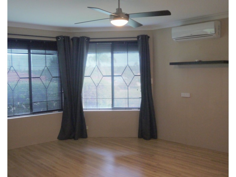 25 Denfield Rise, Carramar WA 6031