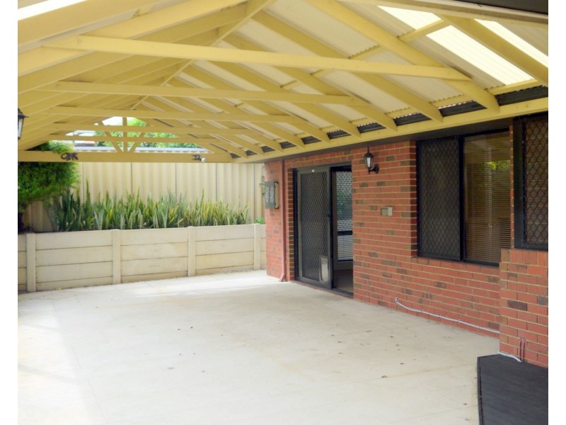 25 Denfield Rise, Carramar WA 6031