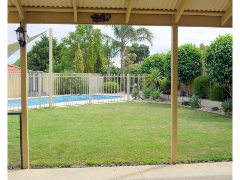 25 Denfield Rise, Carramar WA 6031