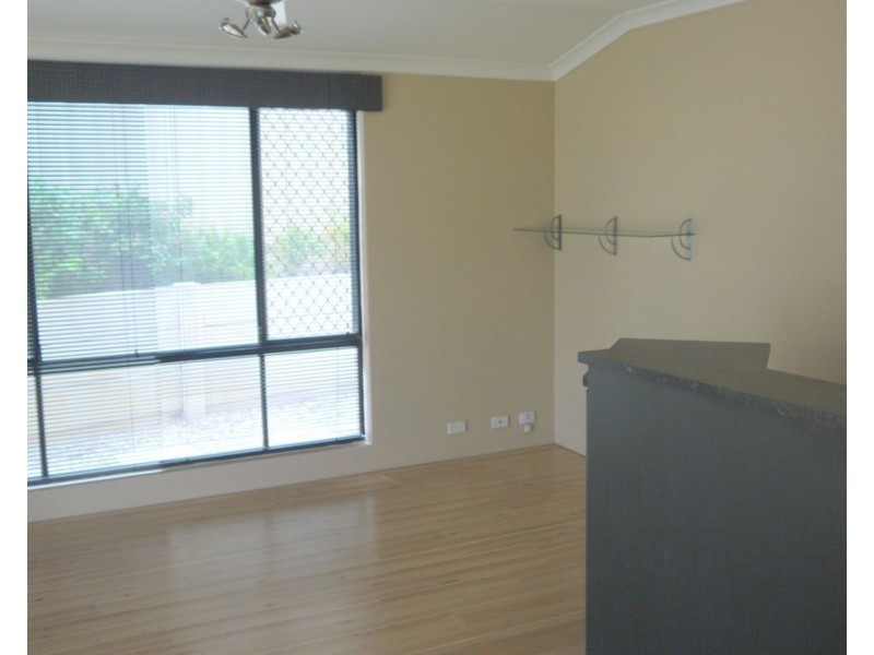 25 Denfield Rise, Carramar WA 6031