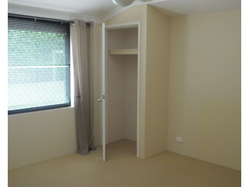 25 Denfield Rise, Carramar WA 6031