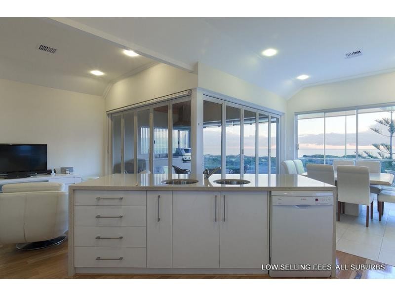 21 Quayside Mews, Hillarys WA 6025