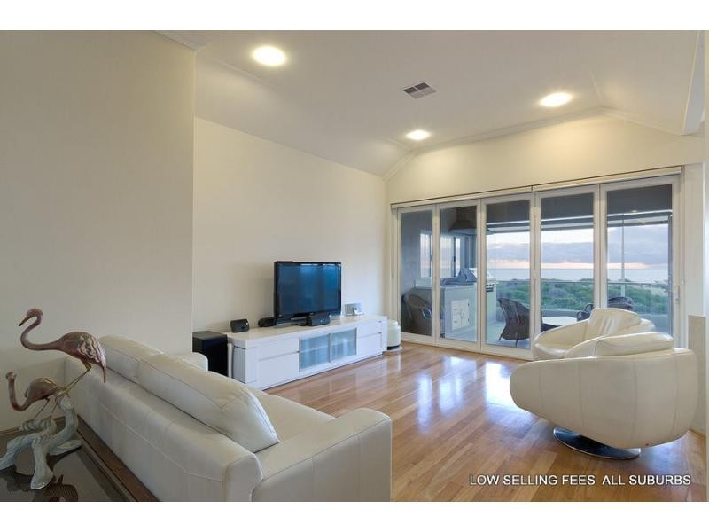 21 Quayside Mews, Hillarys WA 6025