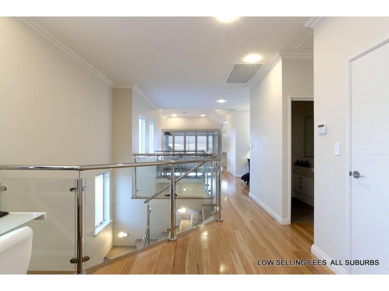 21 Quayside Mews, Hillarys WA 6025